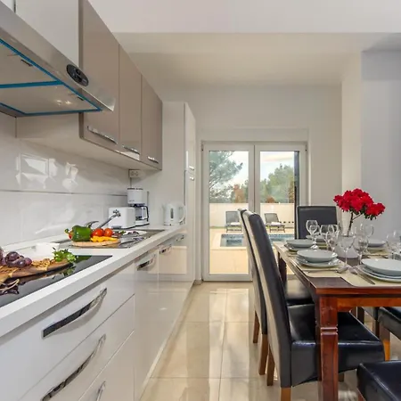 Shaula 1 By Guide * Šibenik