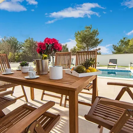 Shaula 1 By Guide Villa