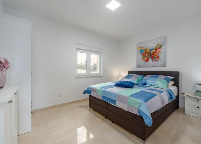 Shaula 1 By Guide Villa